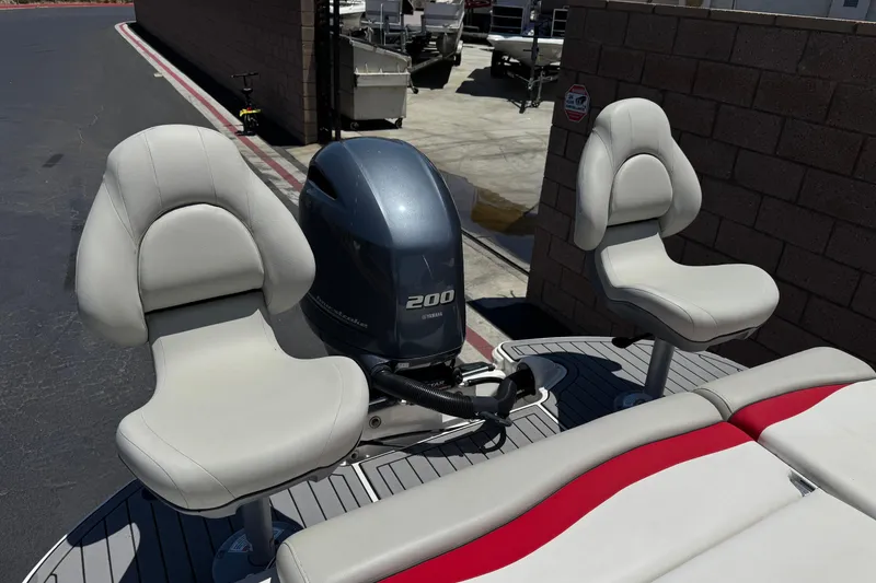 Slide: The Image of 2021 Starcraft MDX 211 O/B boat with Yamaha 200 outboard motor and dual seating. - 8
