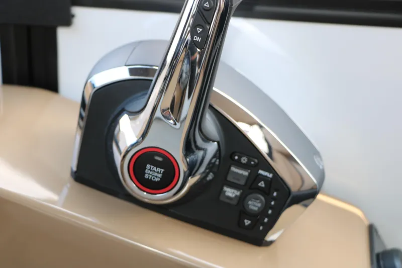 Slide: The Image of Evotti 725QL 2026 control panel with start-stop button and chrome finish. - 52