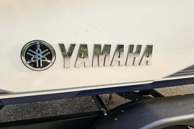 Slide: The Image of 2019 Yamaha Boats 212 Limited logo on boat exterior. - 31