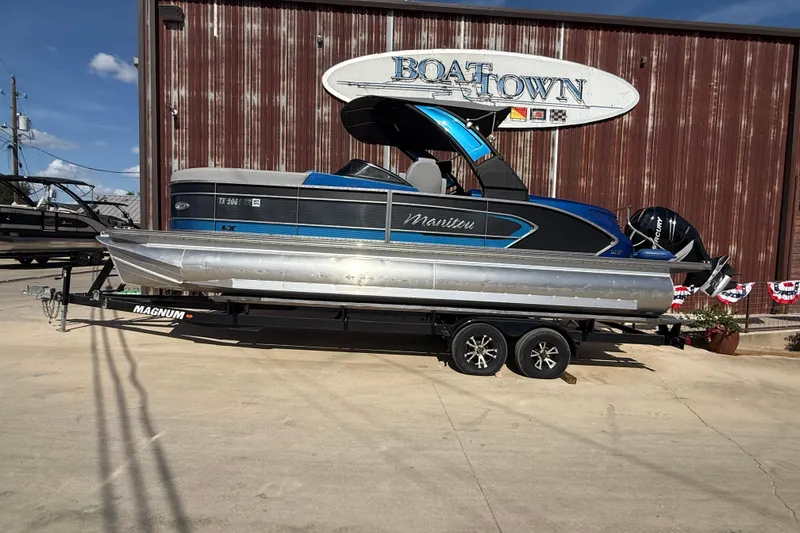 The Image of 2023 Manitou 25LXSHP pontoon boat on trailer at Boat Town dealership. - 1