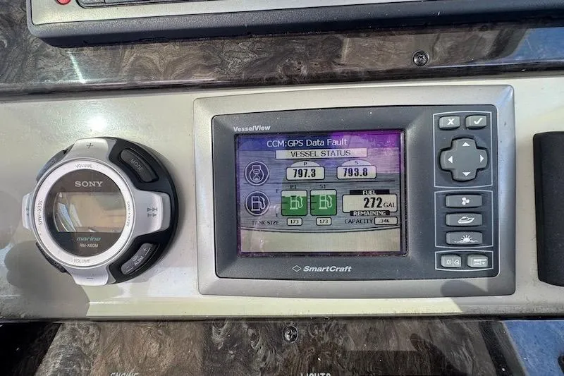 Slide: The Image of Control panel of a 2010 Sea Ray 470 Sundancer with GPS data fault alert. - 6