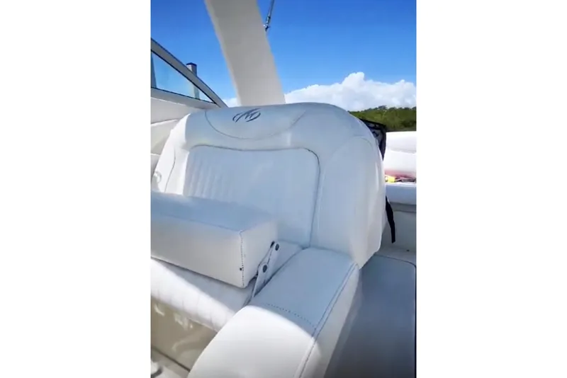 Slide: The Image of White leather seat on 2006 Monterey 298SC Super Sport boat under blue sky. - 6