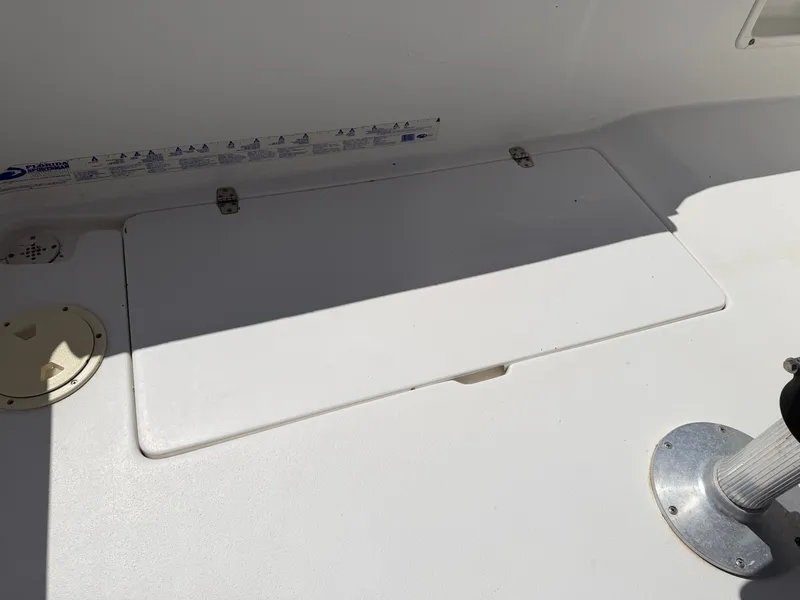Slide: The Image of The image shows a white boat hatch with hinges and a round cover next to it. - 30