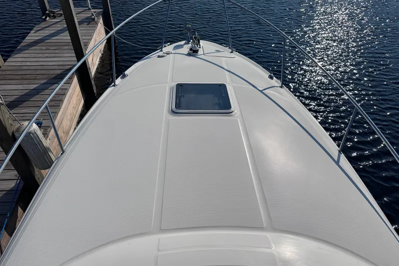 Slide: The Image of 2003 Sea Ray Sundancer 280 boat deck with dock and sparkling water view. - 7