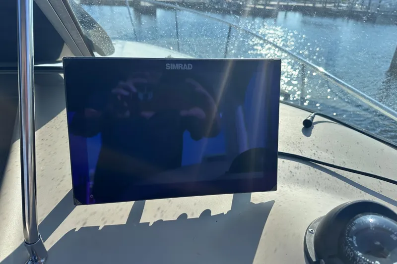 Slide: The Image of Simrad display on 2003 Sea Ray Sundancer 280 boat dashboard with water view. - 15