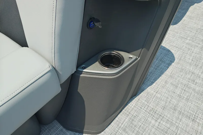 Slide: The Image of Cup holder and seat detail on 2026 Sun Tracker SportFish 20 DLX boat. - 9