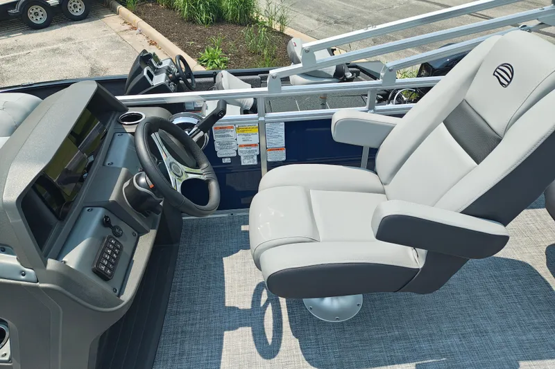 Slide: The Image of Captain's chair and helm of 2026 Sun Tracker SportFish 20 DLX pontoon boat. - 15