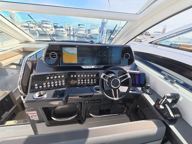 Slide: The Image of Galeon 375 GTO 2027 - 17