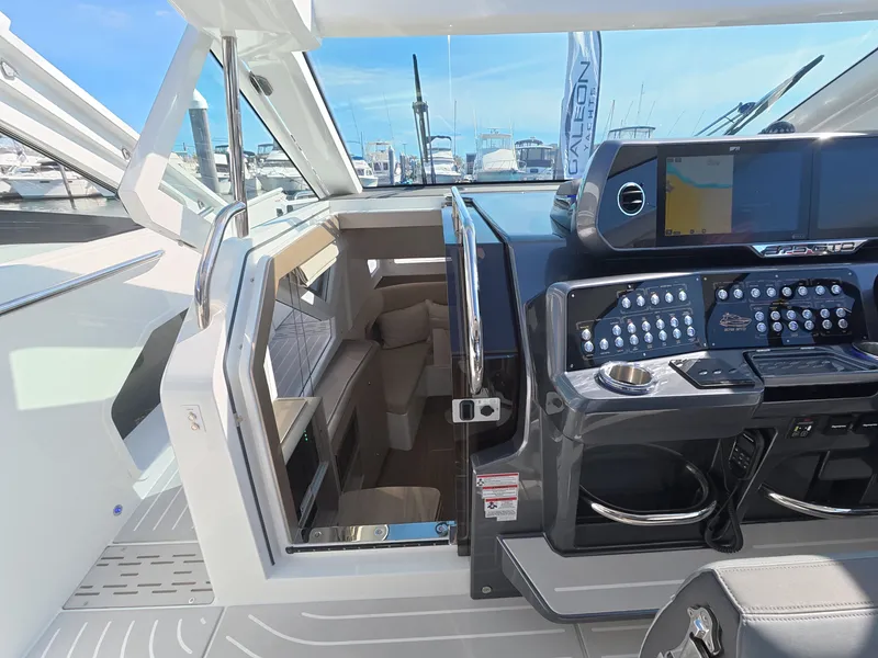 Slide: The Image of Galeon 375 GTO 2027 - 19