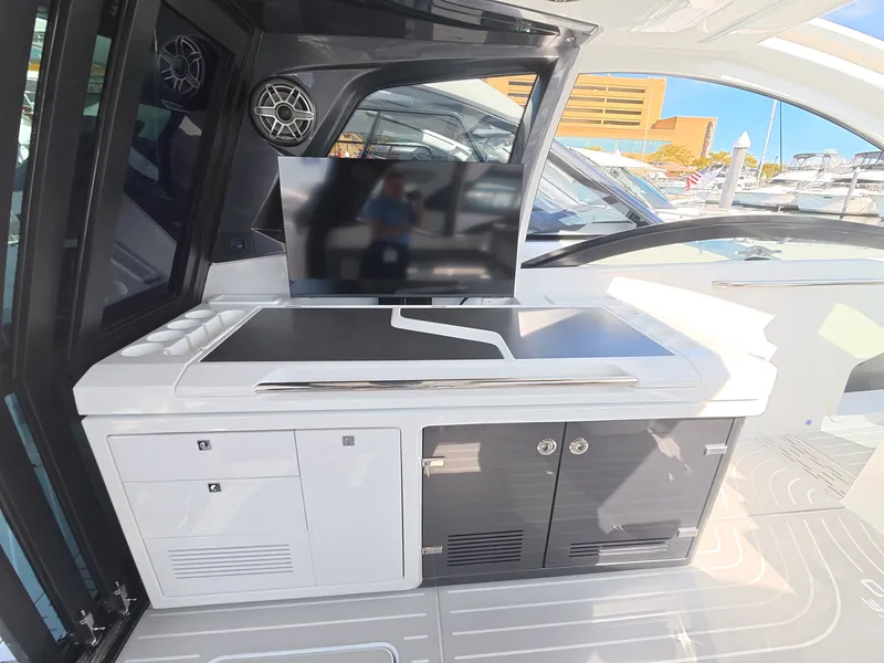 Slide: The Image of Galeon 375 GTO 2027 - 11