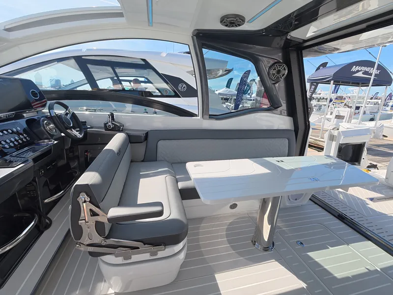 Slide: The Image of Galeon 375 GTO 2027 - 16