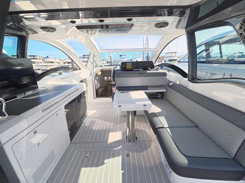 Slide: The Image of Galeon 375 GTO 2027 - 9