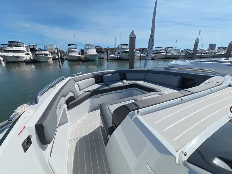 Slide: The Image of Galeon 375 GTO 2027 - 32
