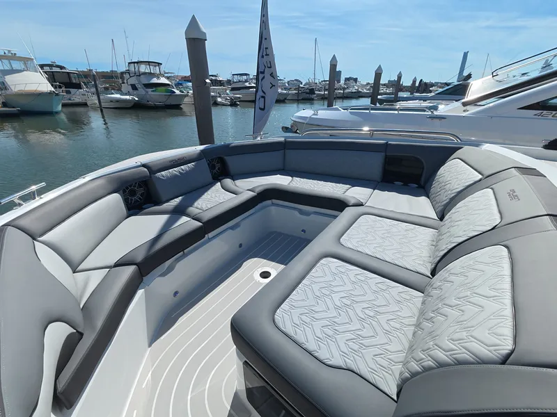 Slide: The Image of Galeon 375 GTO 2027 - 37