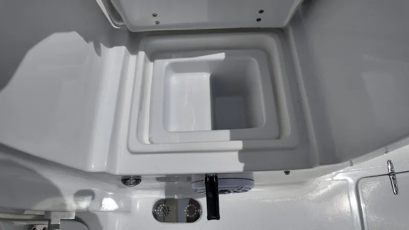 Slide: The Image of Sea Hunt Gamefish 28FS 2026 - 41