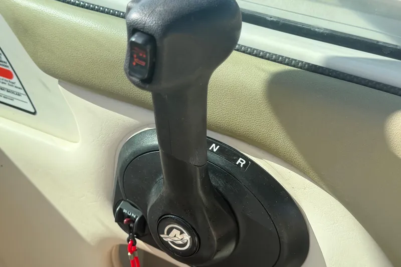 Slide: The Image of Throttle control lever on a 2005 Sea Ray 240 Sundeck boat. - 31