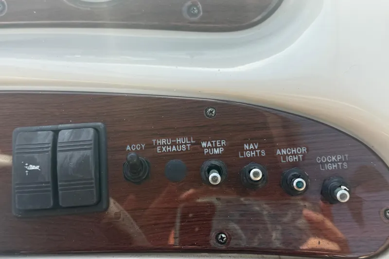 Slide: The Image of Dashboard controls of a 2005 Sea Ray 240 Sundeck boat. - 29