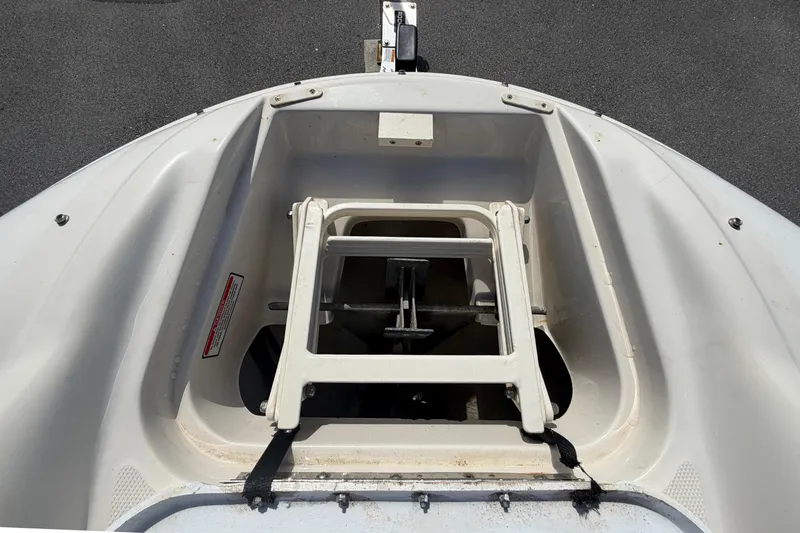 Slide: The Image of Sea Ray 240 Sundeck 2005 - 53