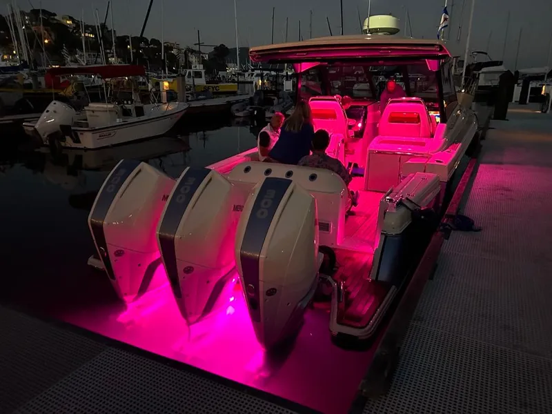 Slide: The Image of Chris-Craft Calypso 35 2023 - 2