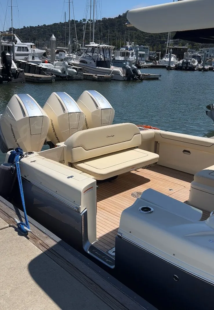 Slide: The Image of Chris-Craft Calypso 35 2023 - 4