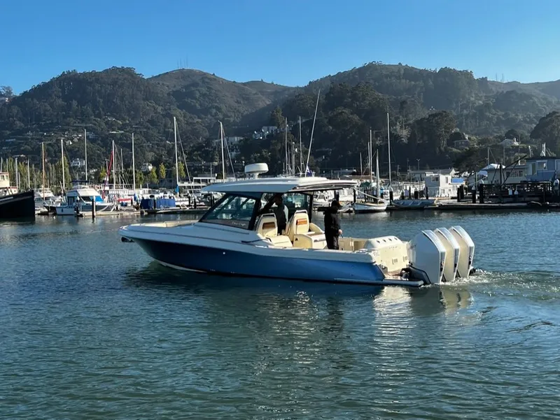 Slide: The Image of Chris-Craft Calypso 35 2023 - 1