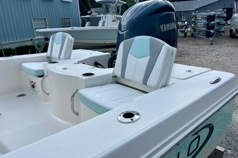Slide: The Image of 2024 Robalo 206 Cayman boat with Yamaha engine, featuring comfortable seating and sleek design. - 9