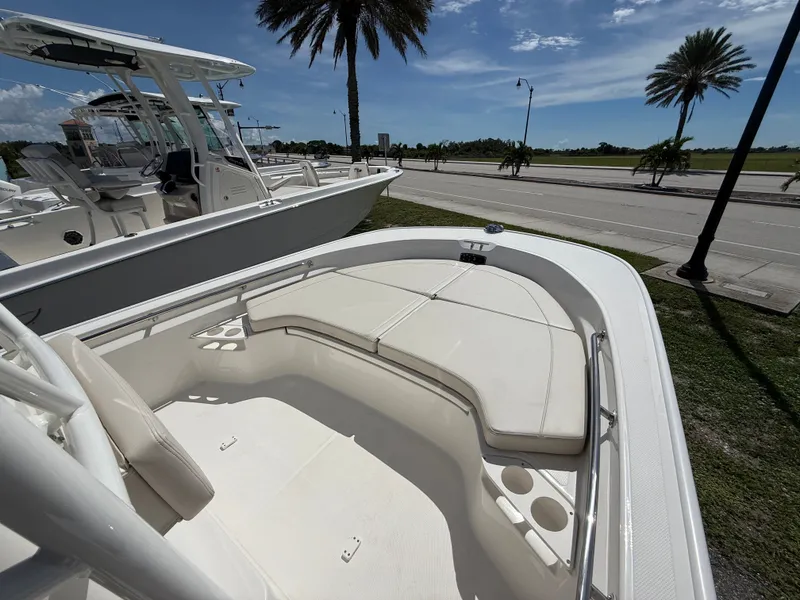 Slide: The Image of Boston Whaler 190 Montauk 2027 - 8