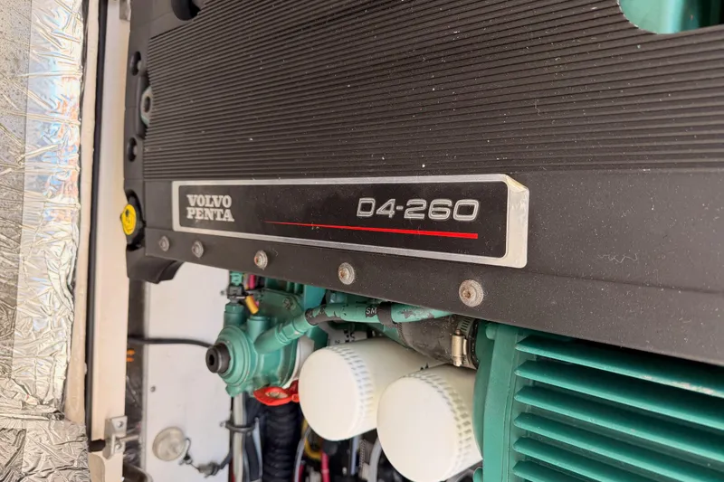 Slide: The Image of Volvo Penta D4-260 engine in 2005 Tiara Yachts 2900 Open Classic. - 86