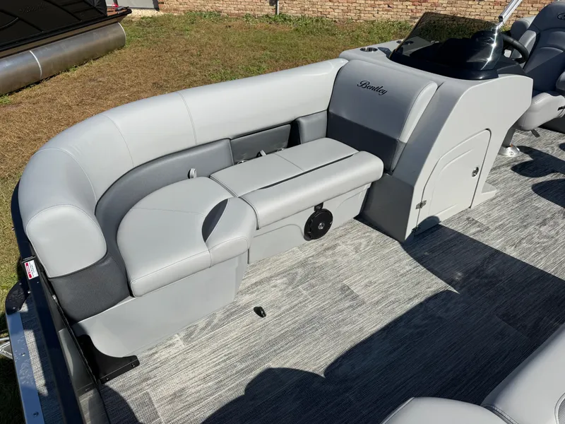 Slide: The Image of Bentley Pontoons Legacy 220 Navigator Quad Lounge & Honda 4-Stroke EFI 2026 - 9