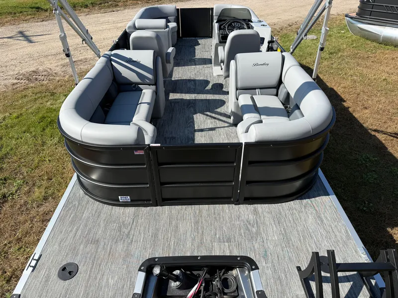 Slide: The Image of Bentley Pontoons Legacy 220 Navigator Quad Lounge & Honda 4-Stroke EFI 2026 - 5