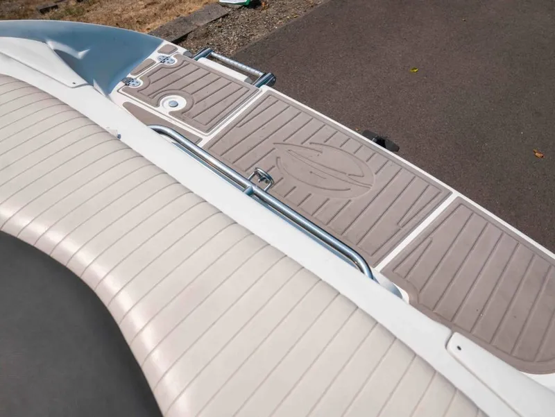 Slide: The Image of Crownline Boats 195 SS 2017 - 17