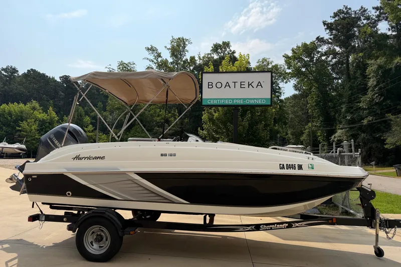 The Image of 2016 Hurricane SunDeck Sport 188 OB boat on trailer at Boateka dealership. - 0