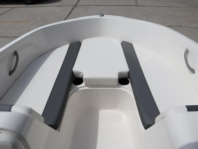 Slide: The Image of Bayliner E18 LIMITED EDITION 2026 - 15