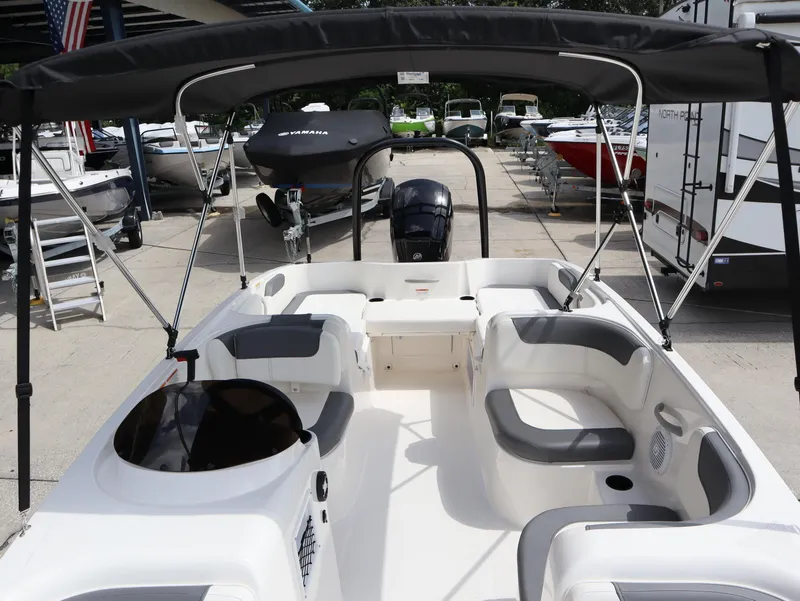 Slide: The Image of Bayliner E18 LIMITED EDITION 2026 - 17