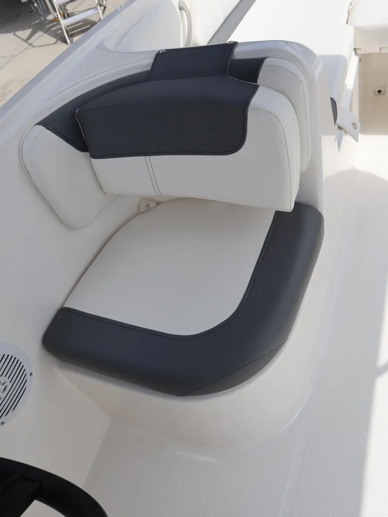 Slide: The Image of Bayliner E18 LIMITED EDITION 2026 - 13