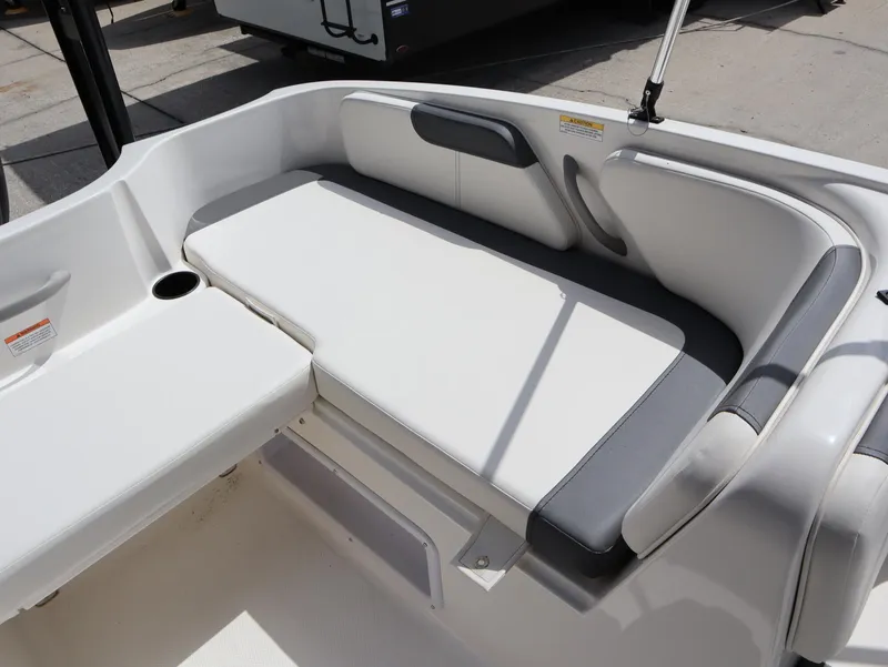 Slide: The Image of Bayliner E18 LIMITED EDITION 2026 - 19