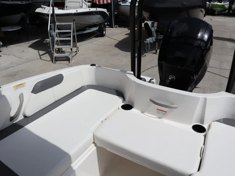 Slide: The Image of Bayliner E18 LIMITED EDITION 2026 - 18