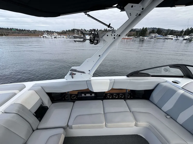 Slide: The Image of Malibu Wakesetter 22 LSV 2024 - 14