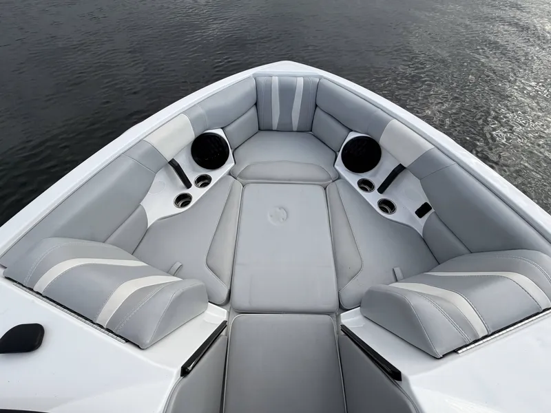 Slide: The Image of Malibu Wakesetter 22 LSV 2024 - 19
