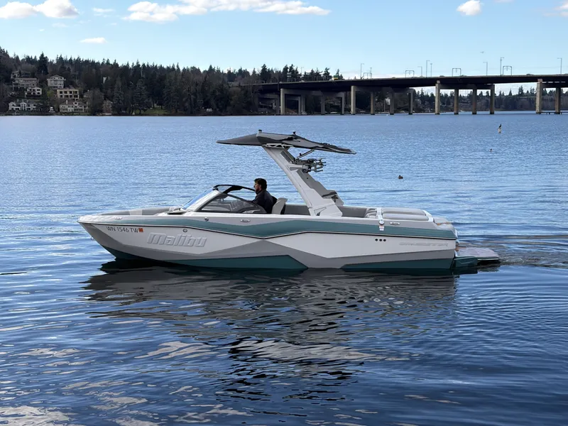 Slide: The Image of Malibu Wakesetter 22 LSV 2024 - 9