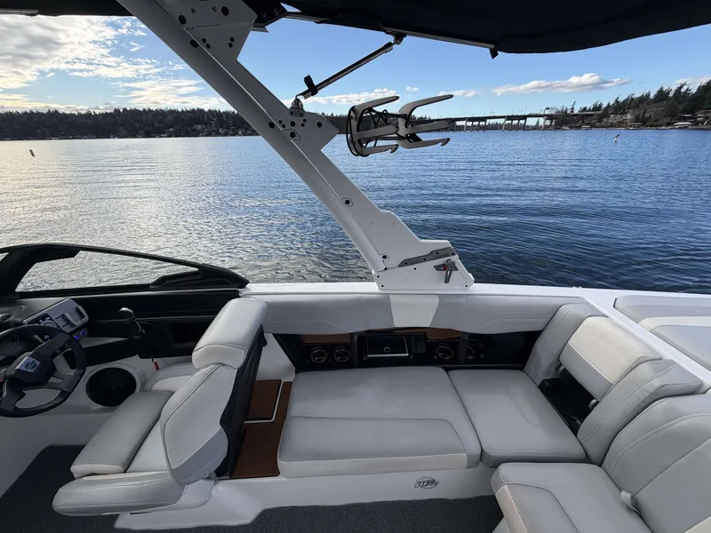 Slide: The Image of Malibu Wakesetter 22 LSV 2024 - 12