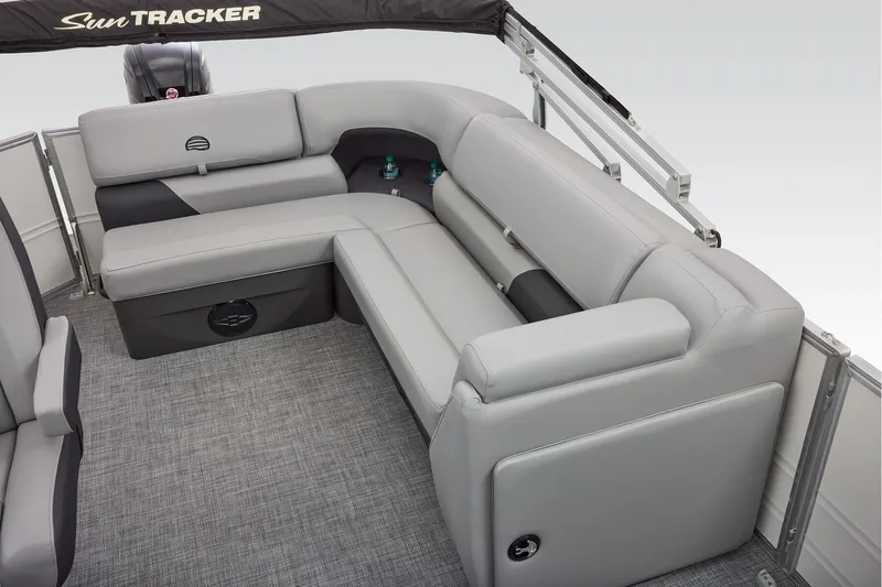 Slide: The Image of Sun Tracker Party Barge 20 DLX 2026 - 44
