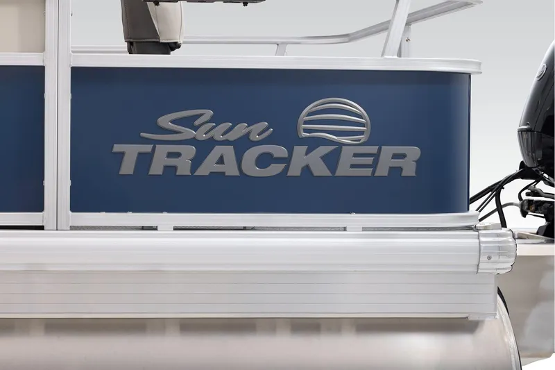 Slide: The Image of Sun Tracker Bass Buggy 18 DLX 2026 - 72