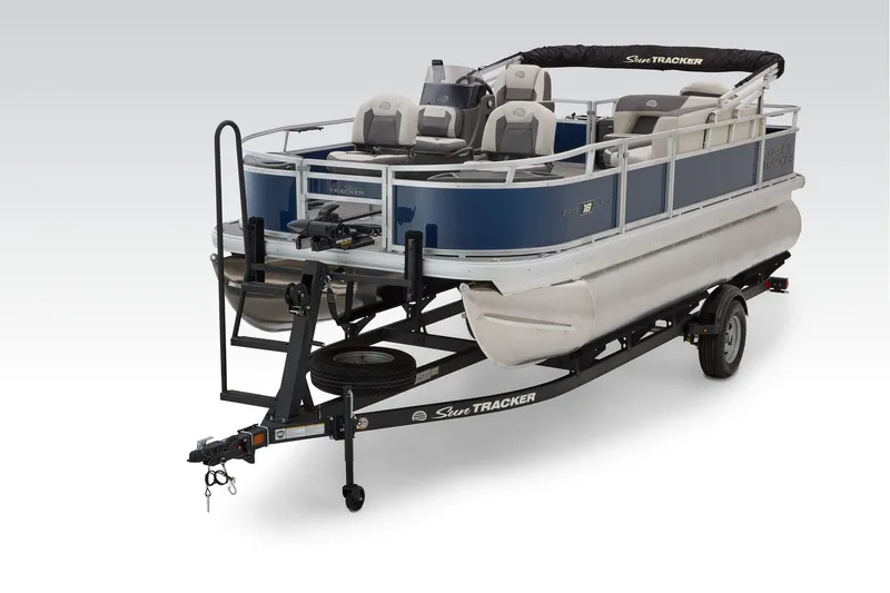 Slide: The Image of Sun Tracker Bass Buggy 18 DLX 2026 - 33