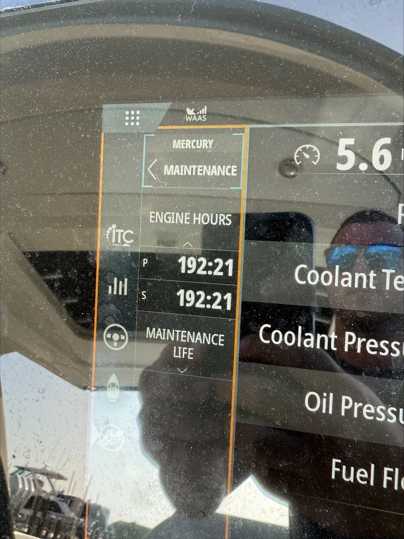 Slide: The Image of Sea Ray SLX 310 Outboard 2023 - 11