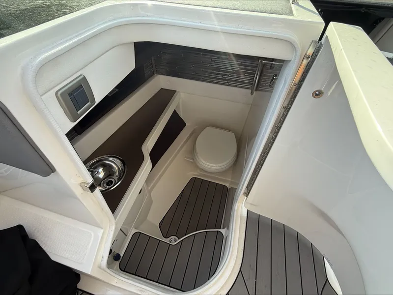 Slide: The Image of Sea Ray SLX 310 Outboard 2023 - 12