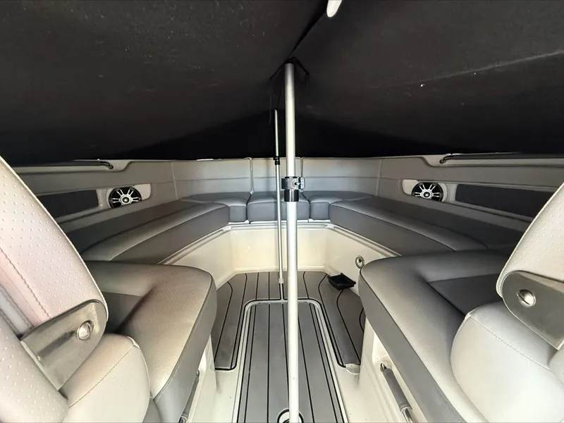 Slide: The Image of Sea Ray SLX 310 Outboard 2023 - 9