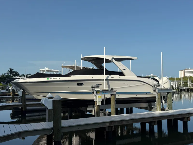 Slide: The Image of Sea Ray SLX 310 Outboard 2023 - 4