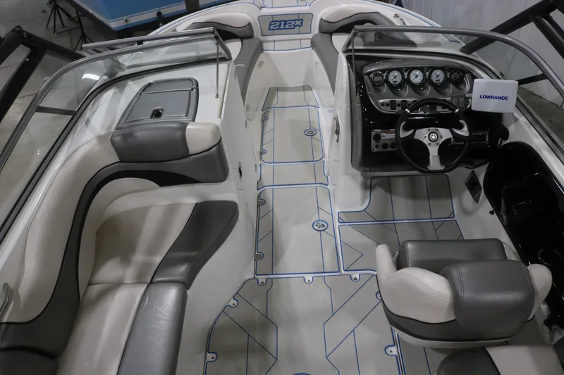 Slide: The Image of 2009 Yamaha Boats 212X interior with seating and dashboard view. - 8