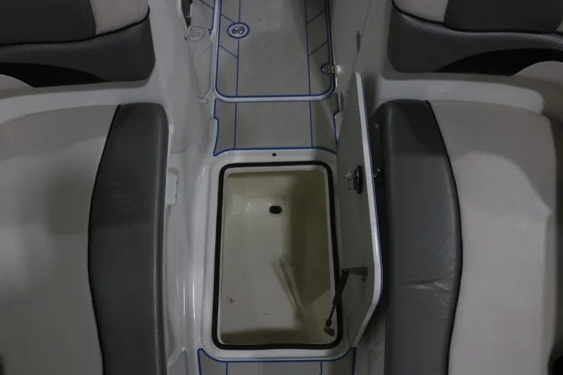 Slide: The Image of Interior view of a 2009 Yamaha Boats 212X storage compartment with seating. - 19